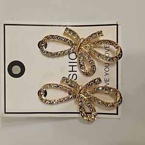 Butterfly rhinestone decor earring